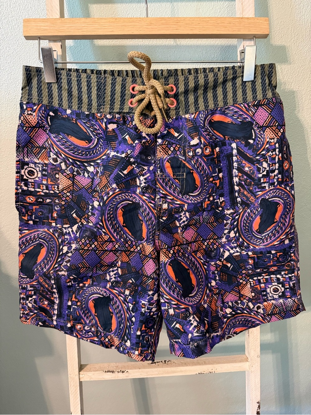 NWT Maaji Men's Purple Green Geometric Patterned Swim Shorts Size M Unlined